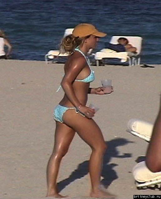 Бритни на пляже в Майями0005[1]~0.jpg(Бритни Спирс, Britney Spears)